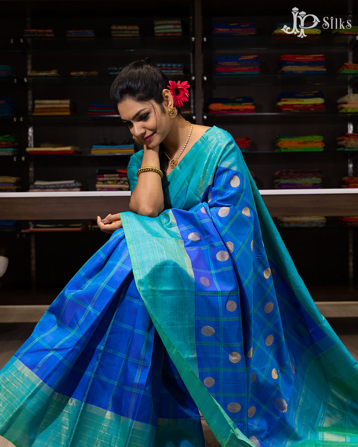 Dual Shade Blue And Peacock Green Pure Kanchipuram Silk Saree - F3372