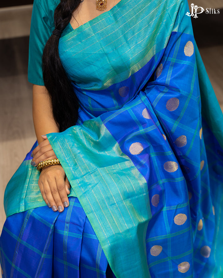 Dual Shade Blue And Peacock Green Pure Kanchipuram Silk Saree - F3372