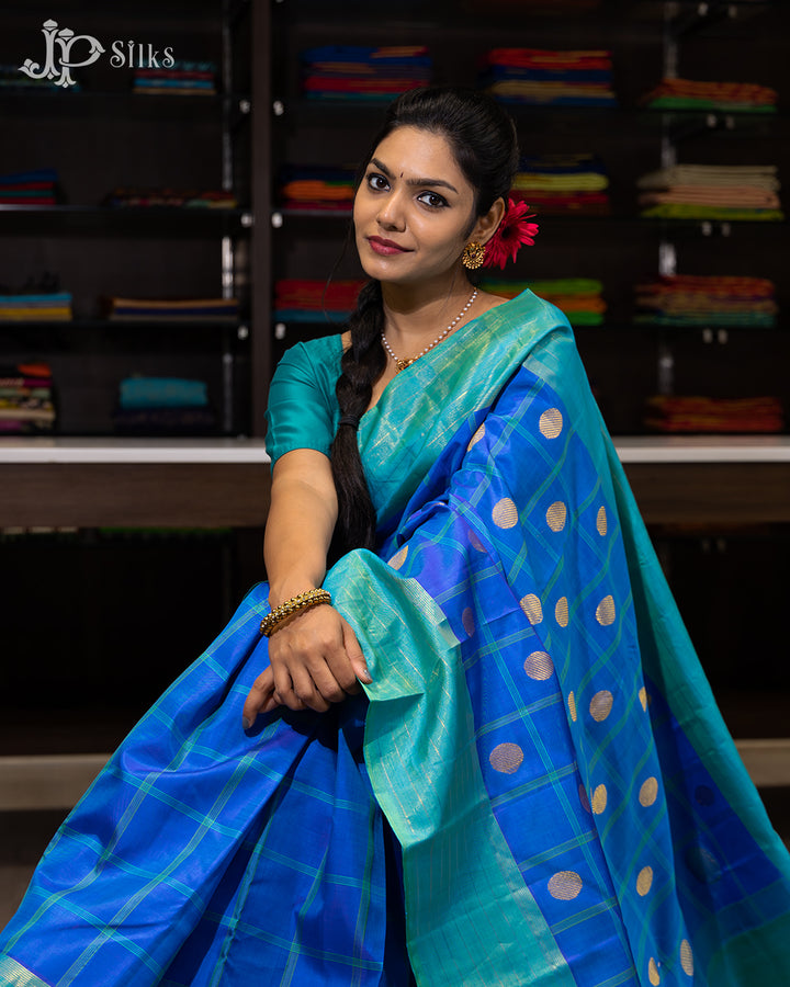 Dual Shade Blue And Peacock Green Pure Kanchipuram Silk Saree - F3372