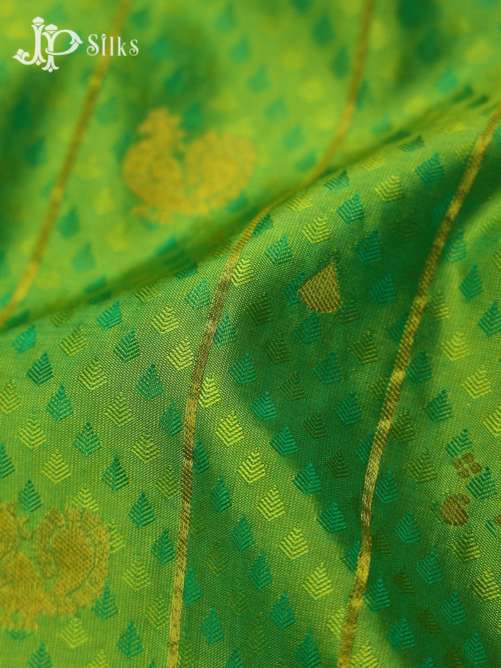 Light Green with Bottle Green Kanchipuram Silk Saree - A6092 - View 6