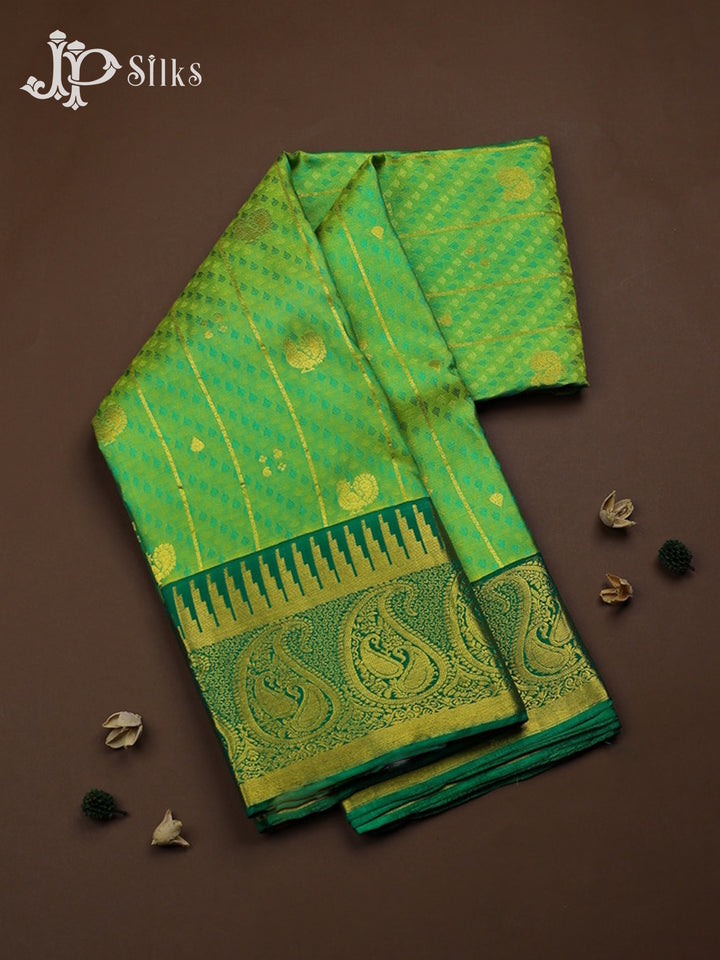 Light Green with Bottle Green Kanchipuram Silk Saree - A6092 - View 1