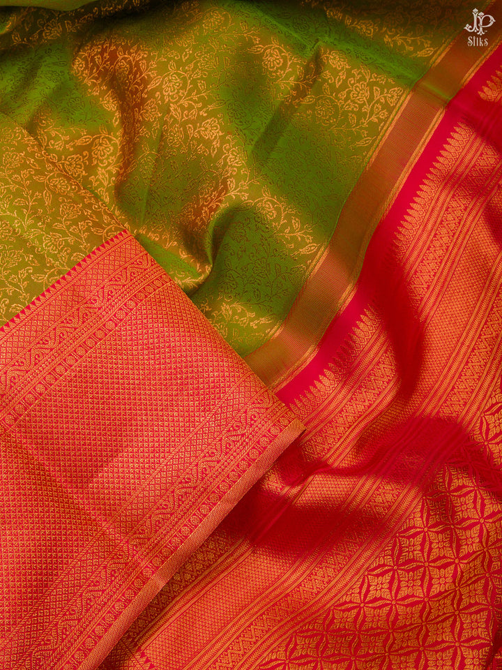 Olive Green Shot Red Kanchipuram Silk Saree - D7765 - View 2