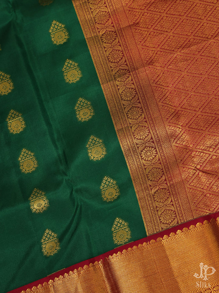 Bottle Green and Maroon Pure Silk Saree - D4758 - View 5