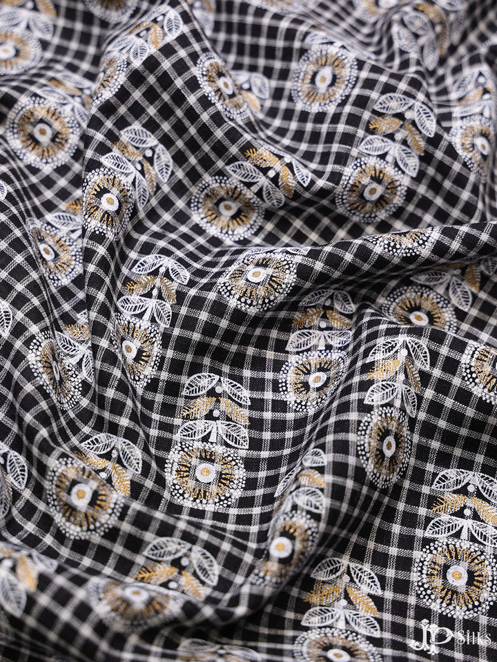 Black and White Cotton Fabric - A6526