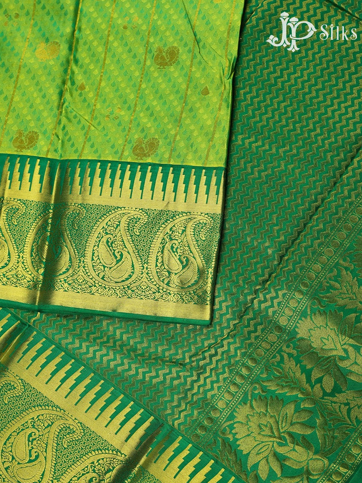 Light Green with Bottle Green Kanchipuram Silk Saree - A6092 - View 4