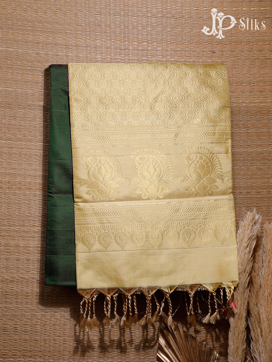 Hunter Green & Cream Soft Silk Saree - E5106