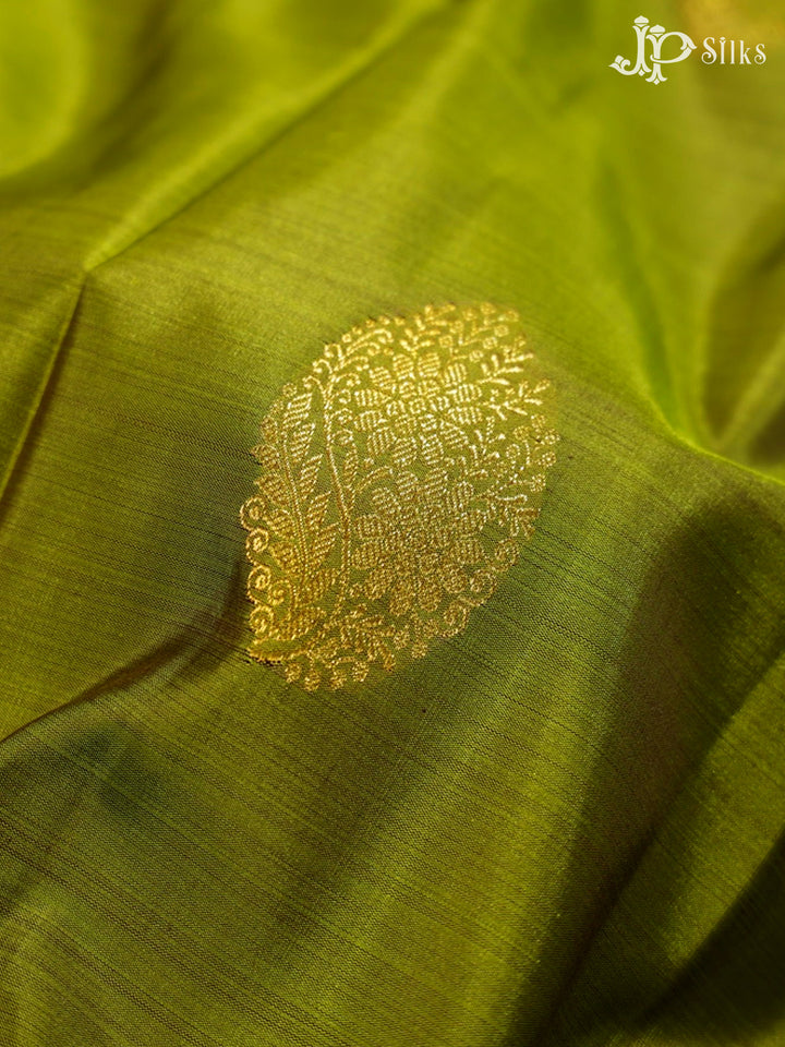 Dark Olive Green & Midnight Violet Kanchipuram Silk Saree - G838-view3