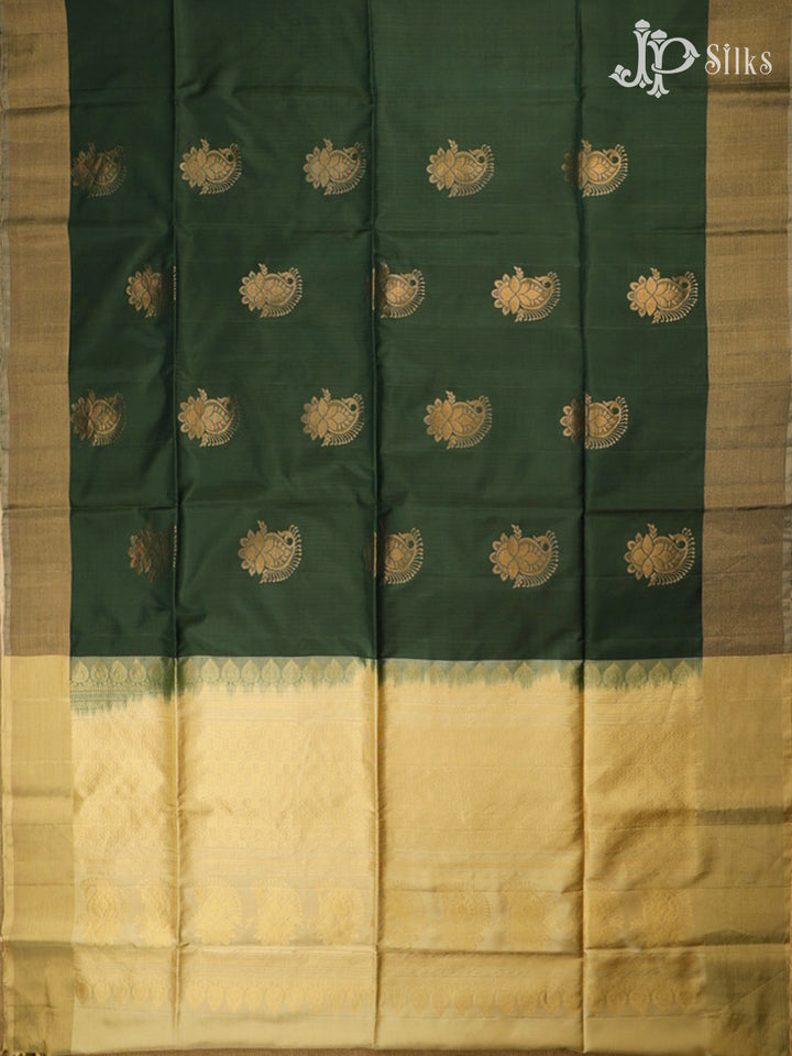 Hunter Green & Cream Soft Silk Saree - E5106