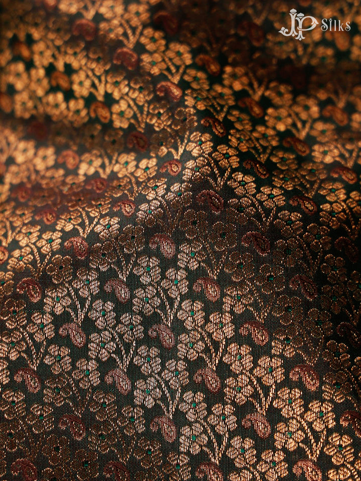 Dark Kombu Green Kanchipuram Pure Silk Saree - E4582