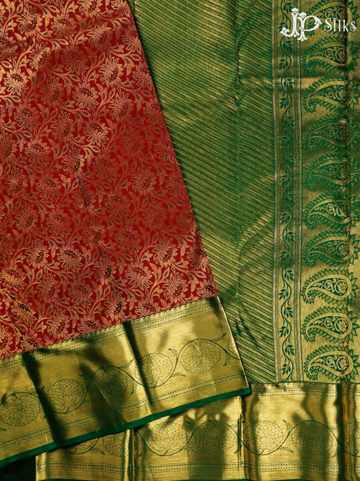 Maroon And Dark Green Kanjivaram Silk Saree - E3612