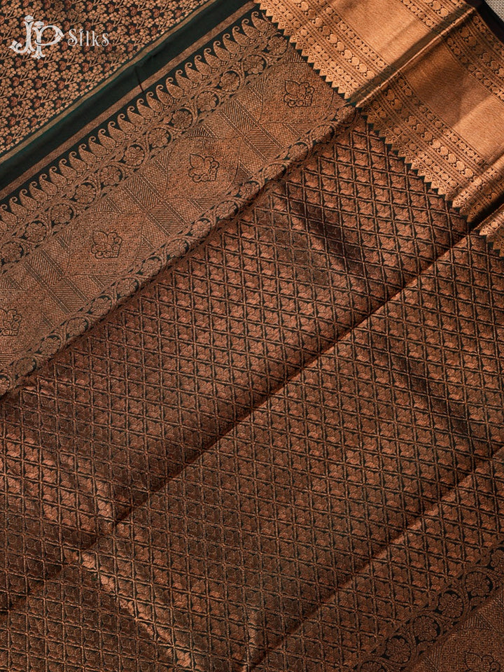 Dark Kombu Green Kanchipuram Pure Silk Saree - E4582