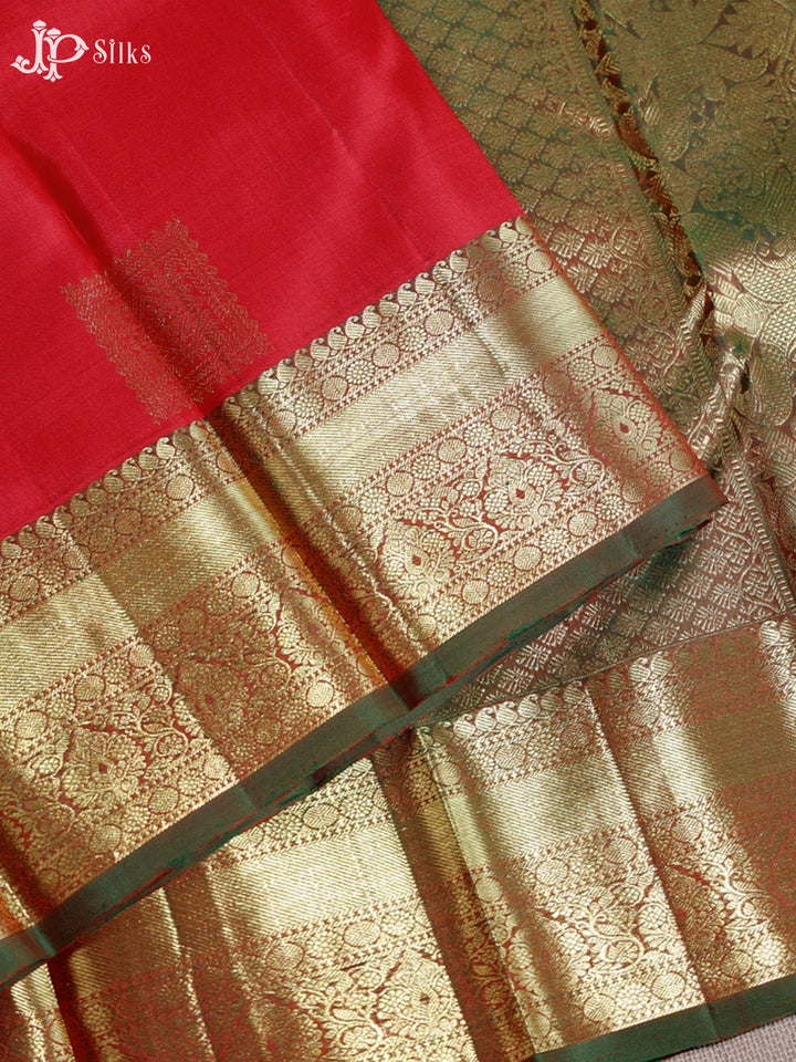 Red & Manthulir Green Kanchipuram Silk Saree - F2329