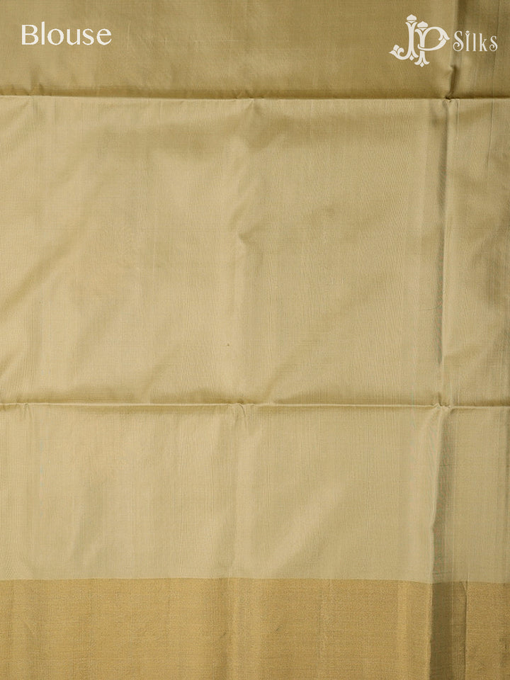 Hunter Green & Cream Soft Silk Saree - E5106
