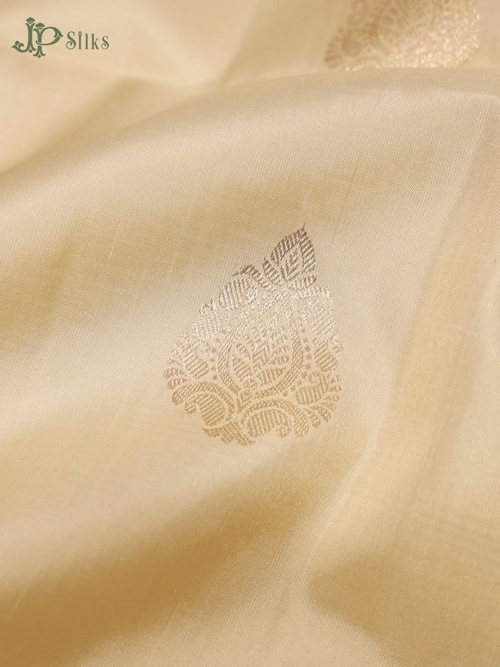 Milk White and Light Lavender Soft Silk Saree - G356