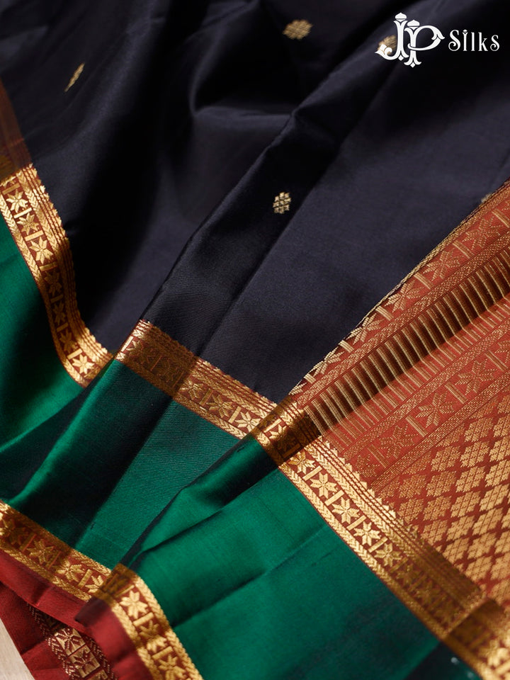 Black and Maroon Kanchipuram Silk Saree - G321 “View7”