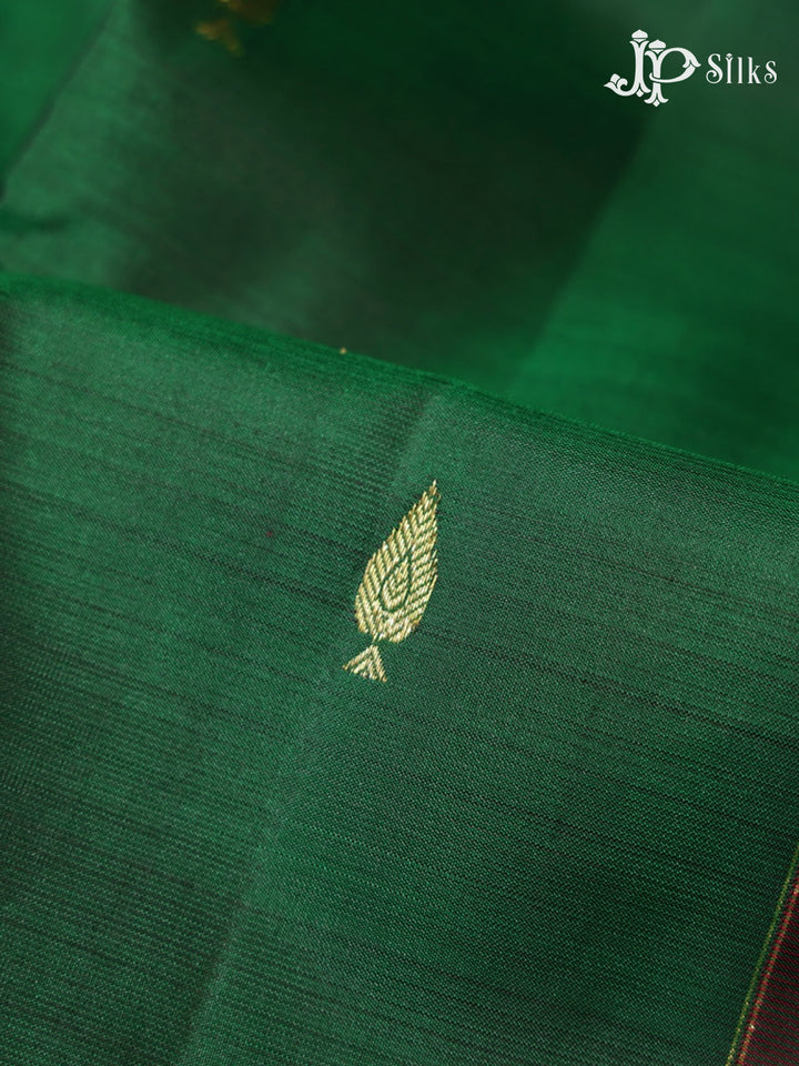 Bottle Green & Maroon Kanchipuram Silk Saree - G865